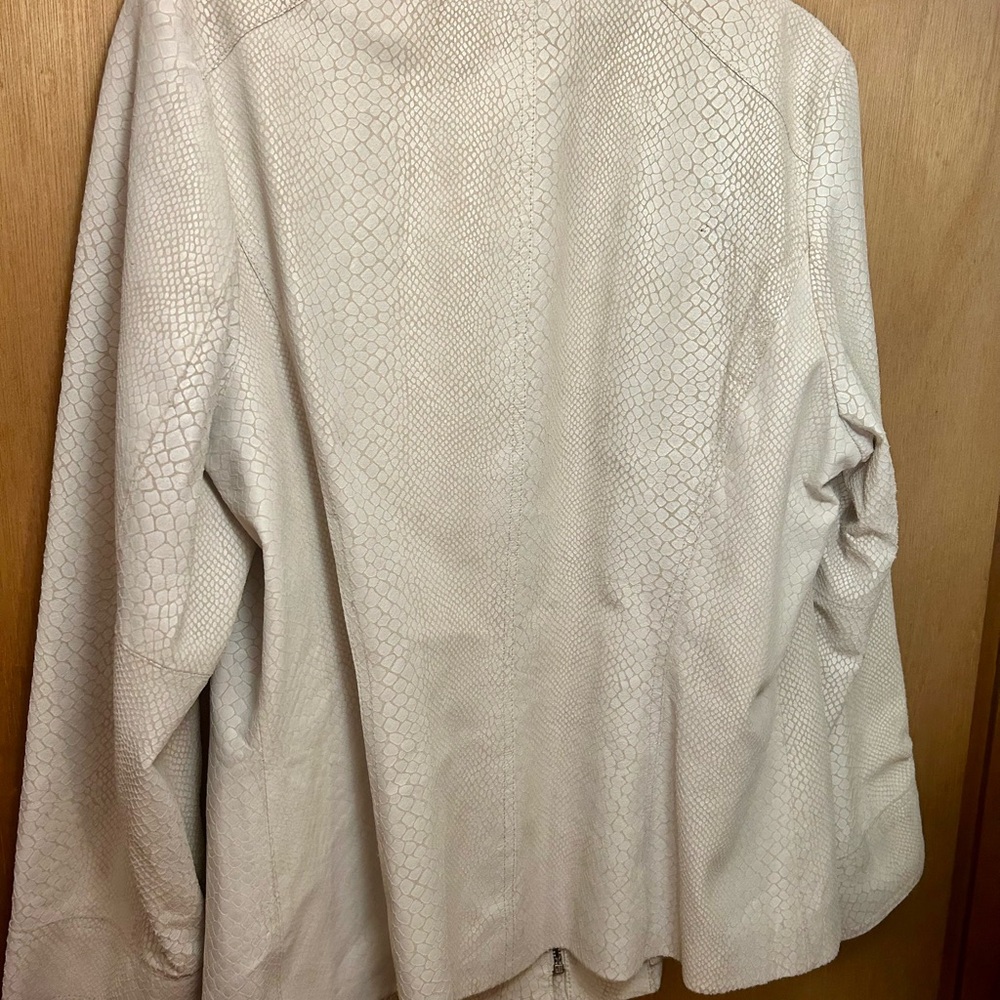 Alfani women white leather jacket.  Size 1X‎ - Picture 4 of 10